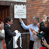 Colocaron una placa en la casa donde vivió el Papa Francisco en Flores