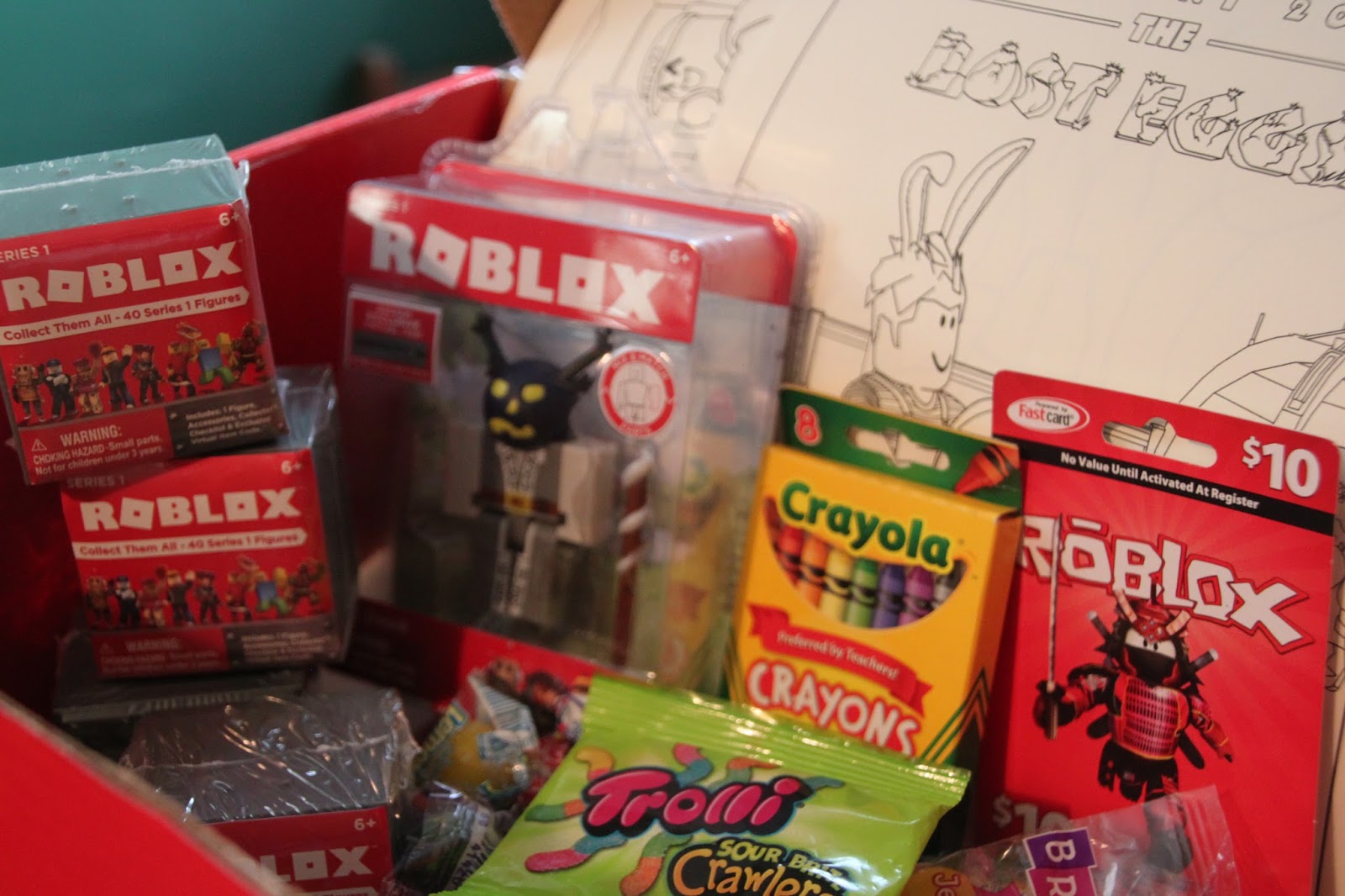 Susan S Disney Family Roblox Easter Egg Hunt Starts April 4th Your Chance To Win A Roblox Themed Easter Basket Giveaway - roblox easter basket ideas
