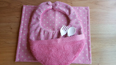 DIY Baby Bib with pocket - tutorial and pattern