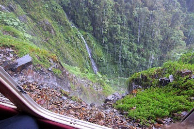 Jalan Mematikan Di Dunia - Yungas Road Bolivia