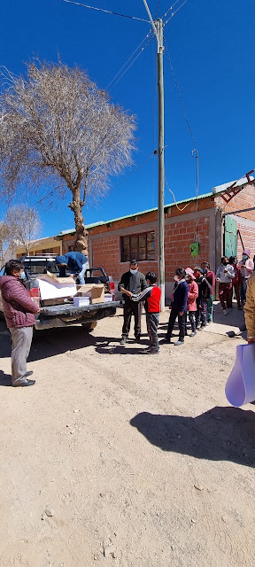 Schulmaterial aus ihren Spenden für die Bildungsabteilung von Cuartos, Potosí – Bolivien.