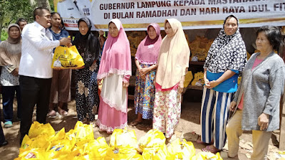 Gubernur Arinal Salurkan Bansos 100 Paket Sembako Kepada Masyarakat Tidak Mampu di Negeri Olok Gading