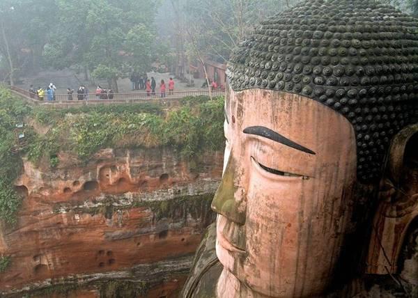 Amazing Buddha Statue In Leshan