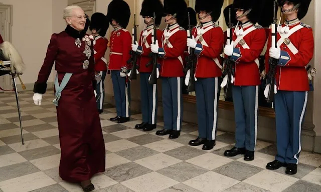 Princess Mary wore her Lasse Spangenberg outfit. Queen Margrethe wore a new outfit designed by the Association of Craftsmen