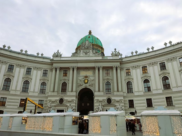 Michaelertrakt hofburg Vienna