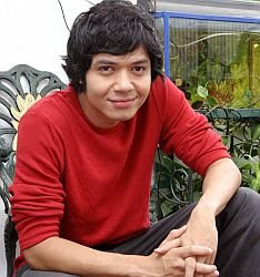 Gambar Foto Artis Cowok Tampan Dude Herlino | Nowgoogle