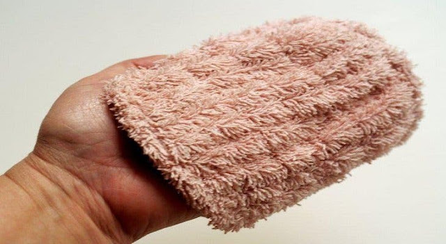 An exfoliating glove