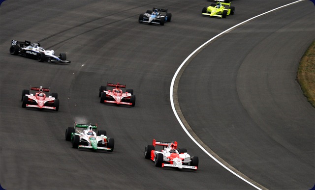 IndyCar-First_lap_of_the_2008_Indy_Japan_300