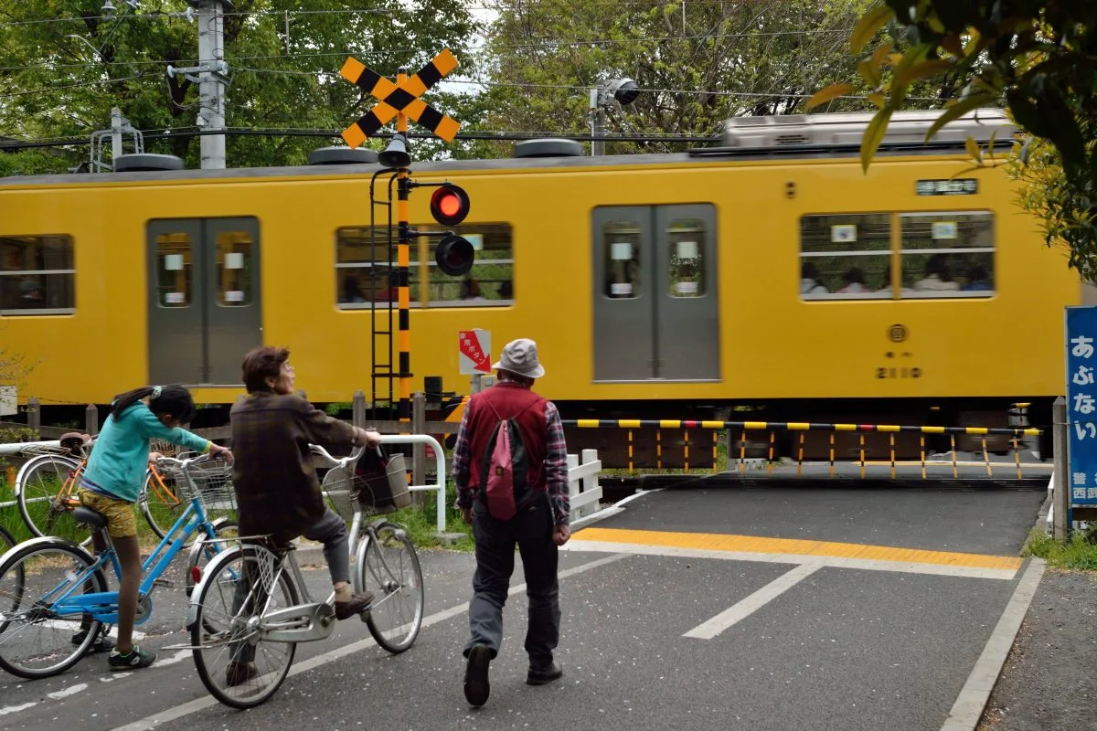 Seibu_series2000EMU_Kokubunji_line