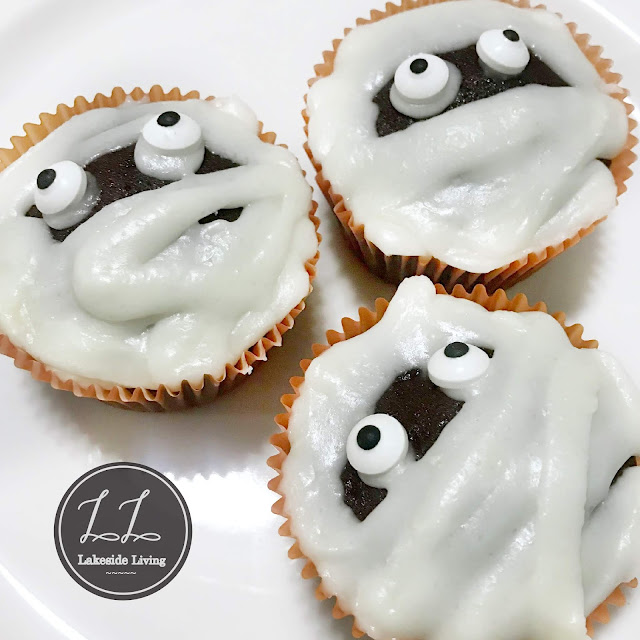 Halloween Mummy Chocolate Cupcakes