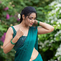 একটা মেয়ের অনেক গুলো ছবি ডাউনলোড