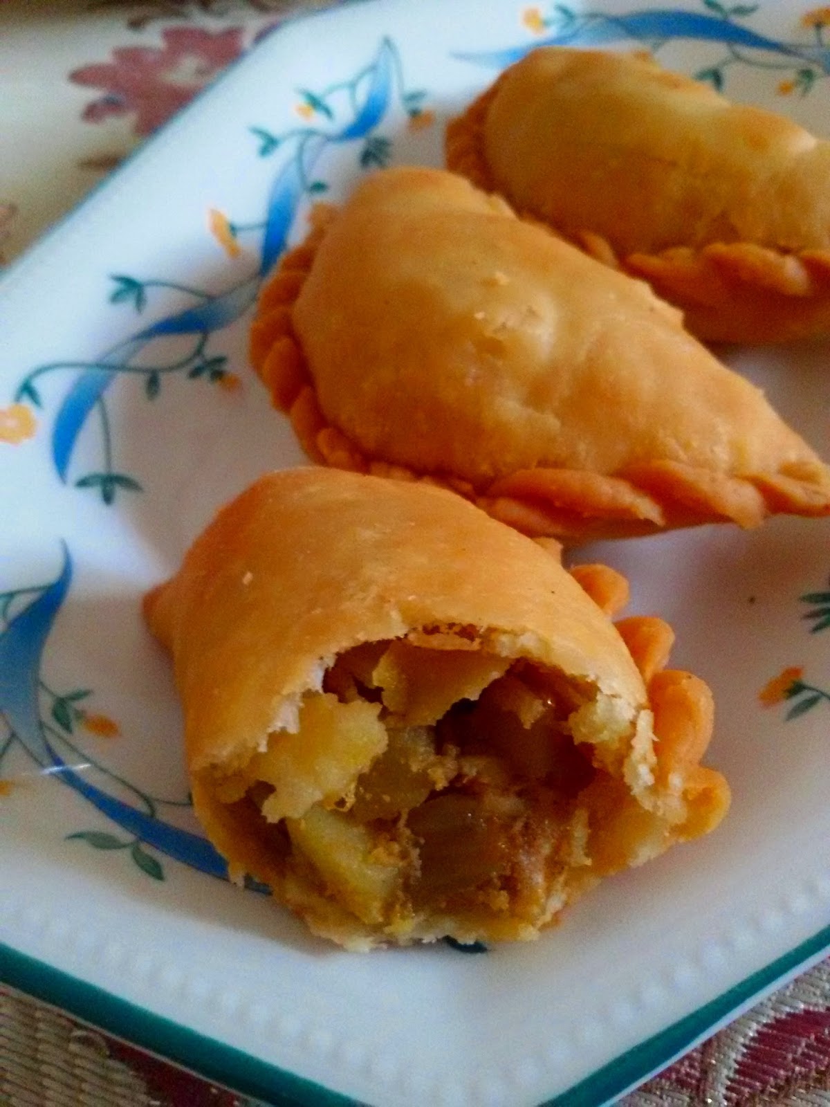 CORETAN DARI DAPUR: KARIPAP RANGUP- INTI KARI AYAM & KENTANG