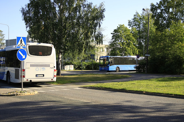 Kuvituskuva: 2 bussia kohtaa Siltamäessä