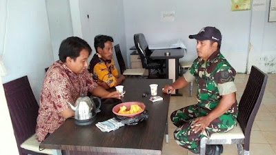 Melaui Kegiatan Komsos, Babinsa Kodim Bangkalan Wujudkan Kemanunggal TNI Rakyat