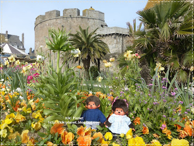 Kiki monchhichi monchichi bretagne pirate saint malo plage citadelle fort vauban surcouf