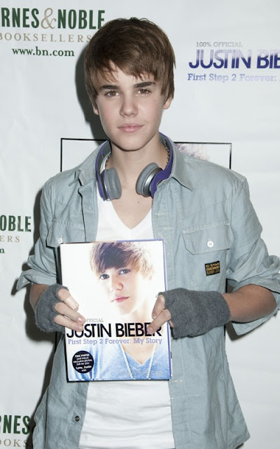 Justin Bieber promoting at Barnes and Noble in NYC