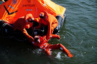 bote inflavel, balsa de sobrevivencia, arrais amador