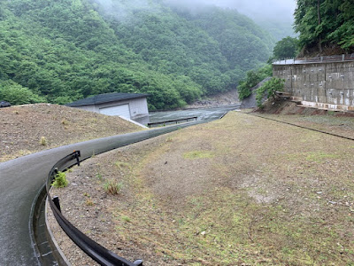 湯西川ダム湖への入水路