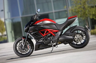 Ducati-Motorcycles-Diavel-Carbon