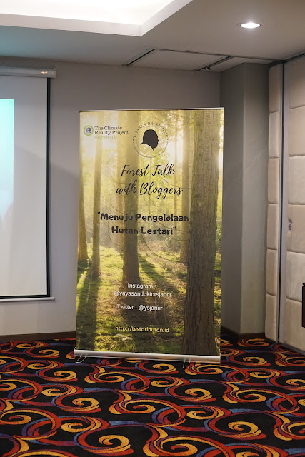 Banner Forest Talk with blogger Menuju Pengelolaan Hutan Lestari