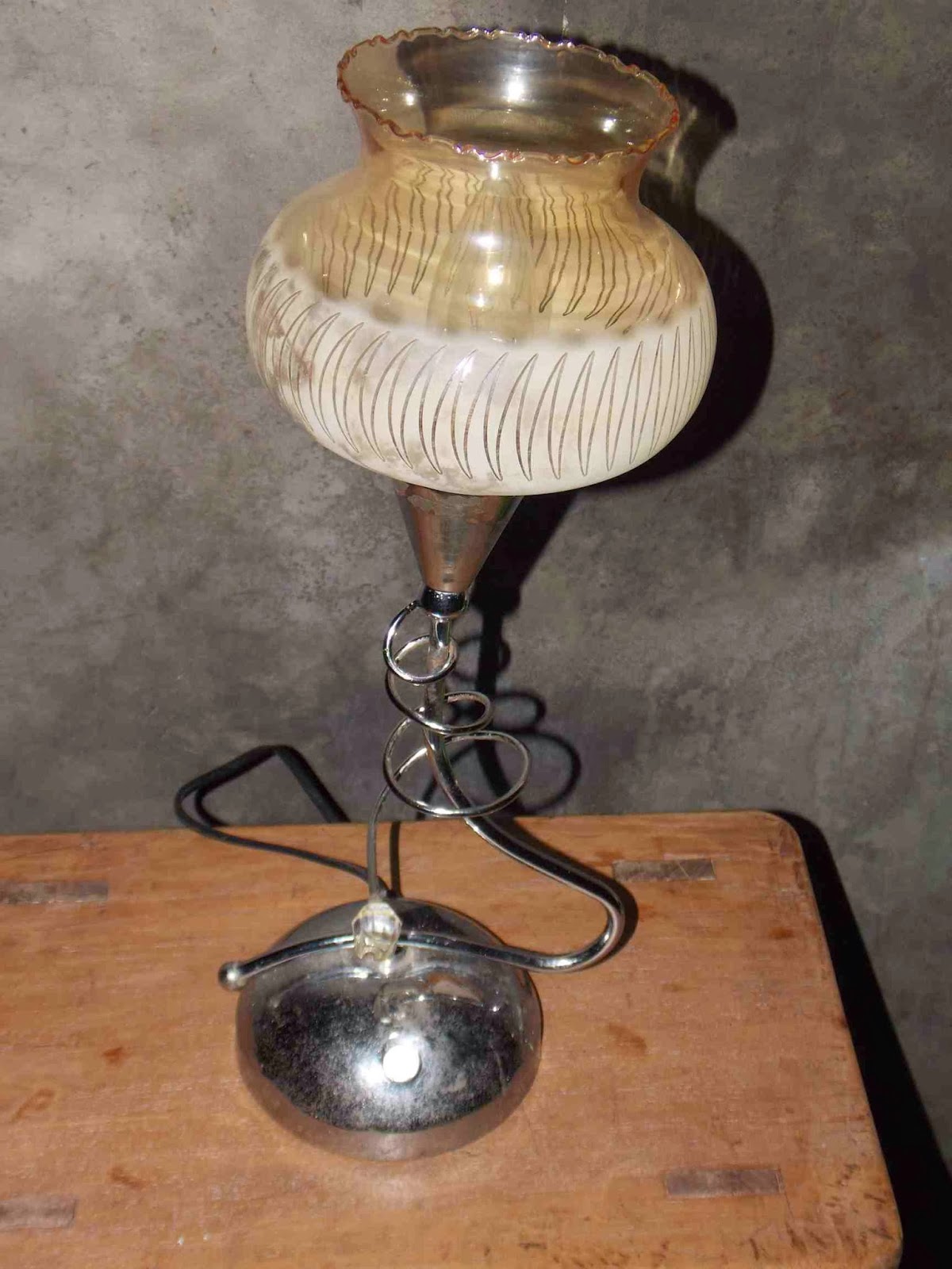 antike agung lampu  meja 