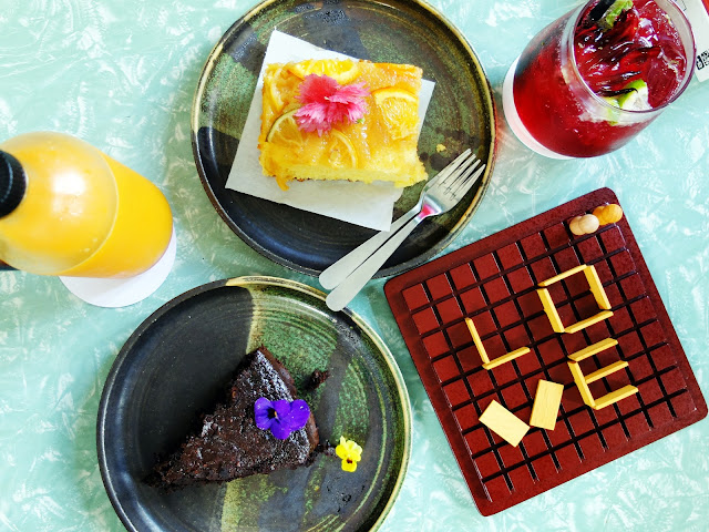 Johor Bahru: Cakes & Juices at Flowers in the Window