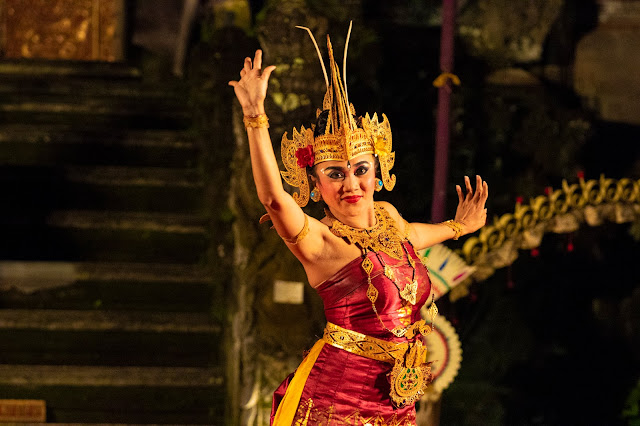 Danza tradizionale balinese Tempio Saraswati, Ubud-Bali