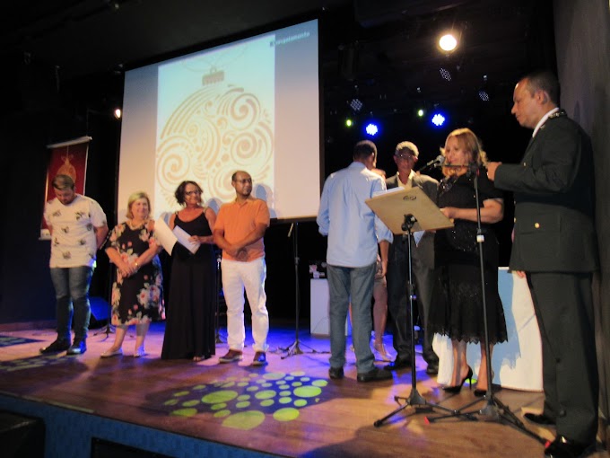 Noite de festa no Teatro Sesi para premiação dos vencedores do concurso Luzes do Natal do Rio Vermelho