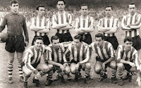 CLUB ATLÉTICO DE BILBAO - Bilbao, Vizcaya, España - Temporada 1960-61 - Carmelo, Rentería, Etura, Canito, Mauri y Maguregui; Areta III, Aguirre I, Arieta I, Merodio y Arteche - C. F. BARCELONA 2 (Evaristo y Tejada) ATLÉTICO DE BILBAO 2 (Aguirre 2) - 08/01/1961 - Liga de 1ª División, jornada 16 - Barcelona, Nou Camp - El Bilbao fue 6º en la Liga, con Martim Francisco e Ipiña de entrenadores