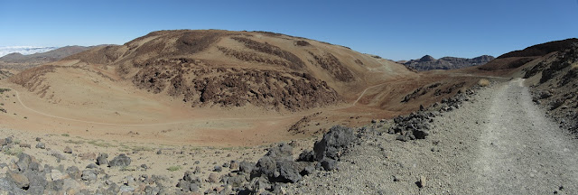 NARICES DEL TEIDE A PICO VIEJO - MIRADOR DE PICO VIEJO - ASCENSIÓN A PICO TEIDE - MIRADOR DE LA FORTALEZA  - TEIDE A MONTAÑA BLANCA, sendero número 7 de Montaña Blanca a su paso por la zona de La Mariposa en el Parque Nacional del Teide