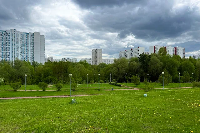 Братеевский проезд, Парк в пойме реки Городни