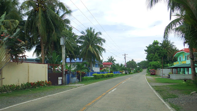 the highway is dotted left and right with nice new houses and resorts in Padre Burgos, Southern Leyte