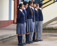 Resultado de imagen para adolescentes con uniforme escolar en colegios emblemáticos