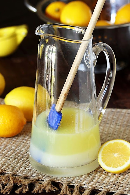 How to Make Homemade Lemonade Image