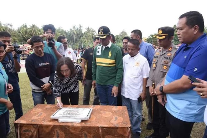Sesditjen PDP Kemendes PDTT Resmi Membuka Festival Sepak Bola di Stadion Mini Persikatim Sikapak Timur