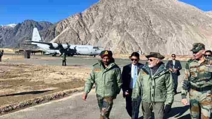 PM Modi continues his tradition, reaches Kargil to celebrate Diwali with soldiers, National,India,Prime Minister,Diwali,Soldiers,Celebration.