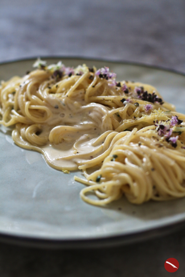 Spaghetti in cremiger Zitronen-Parmesan-Sauce aus der hocharomatischen Amalfi-Zitrone #spaghetti #italienische_rezepte #italienischkochen #thermomix #pastalover #pasta #amalfi #zitronensauce #parmesansauce #käse #foodblogger #rezepte #foodphotography #rheinhessen