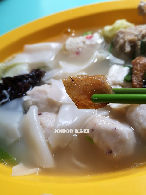 Dong Fang Hong Sotong Ball Seafood Soup. Best Food @ Hong Lim Food Centre 东方红墨鱼什锦汤