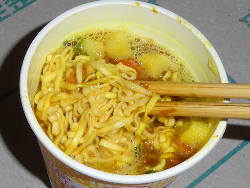  リフォーム工事現場でカップ麺を食べる！