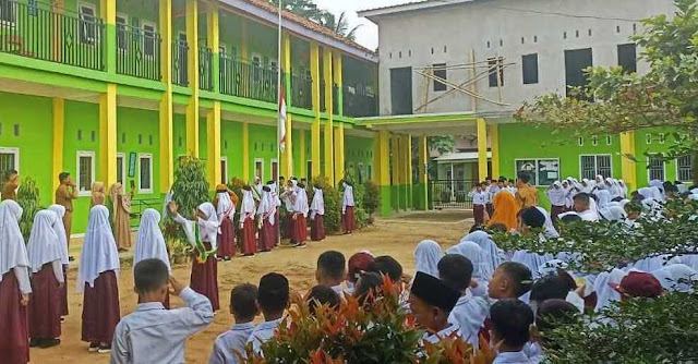 Puisi Hari Pendidikan Nasional yang Menyentuh Hati