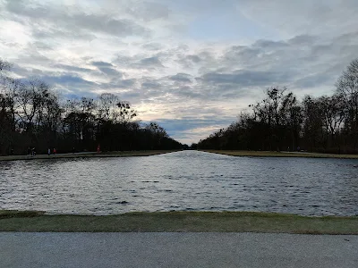 ニンフェンブルク宮殿（Schloss Nymphenburg）庭園の水路