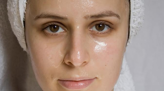 manfaat Es watu untuk kecantikan kulit wajah 10 Manfaat Es Batu untuk Kecantikan, Hasilnya Menakjubkan Bila Rutin Digunakan
