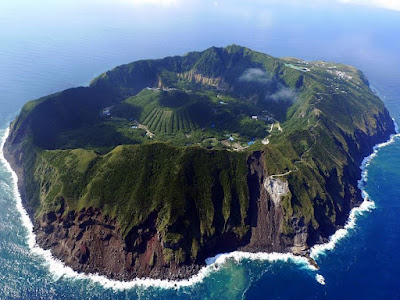  Japan’s Inhabited Volcanic Island of Aogashima