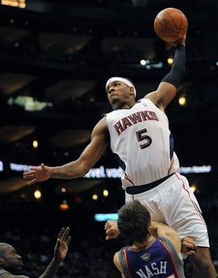 derrick rose dunking pictures. derrick rose kobe bryant. derrick rose dunking pictures.