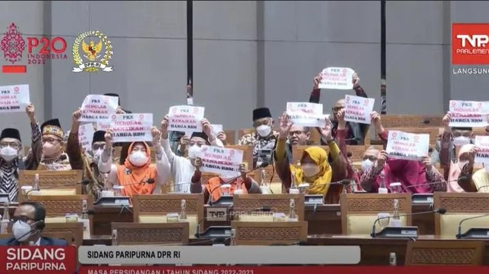 Protes Harga BBM Naik, Fraksi PKS Walk Out dari Sidang Paripurna DPR!