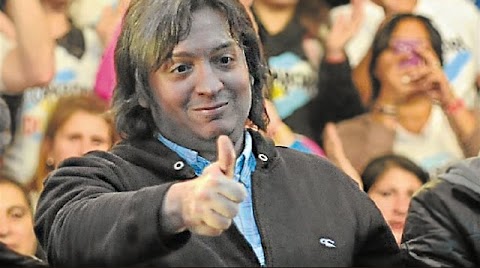 MAXIMO KIRCHNER COMPRÓ UNA HELADERA EN 12 CUOTAS Y AHORA VA POR EL KOINHOÔR.