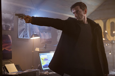 David Tennant goes on the hunt, guns blazing, in a movie still for the 2018 film Bad Samaritan