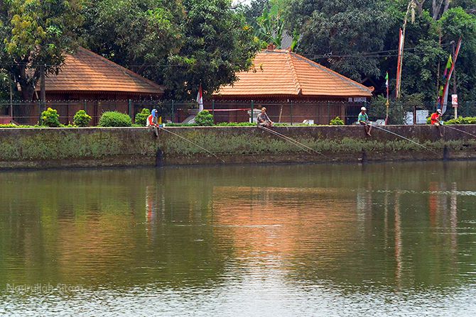 Kolam Segaran Majapahit dimanfaatkan untuk memancing