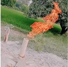 मिर्जापुर: हैंडपंप से पानी की जगह निकली आग, विडियो वायरल होने पर बना चर्चा