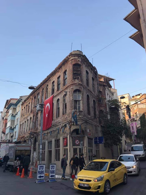 شارع بحري في إسطنبول .. إطلالة رائعة على البحر